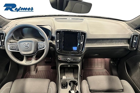 Volvo EX40 11 of 25