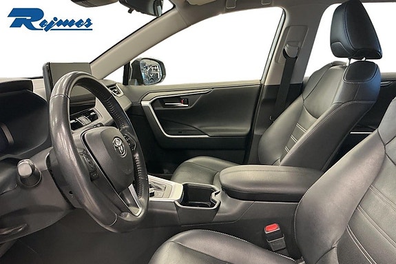 Toyota RAV4 12 of 18