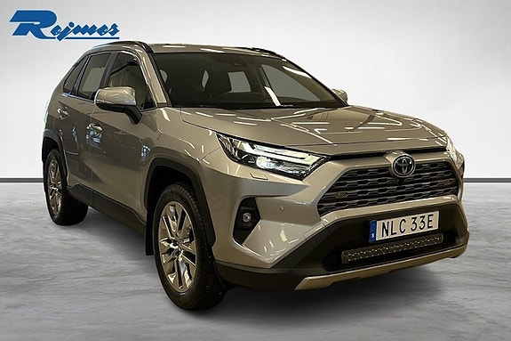 Toyota RAV4 2 of 18
