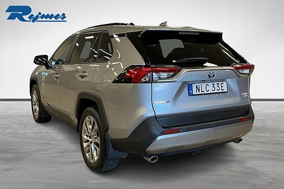Toyota RAV4 3 of 18