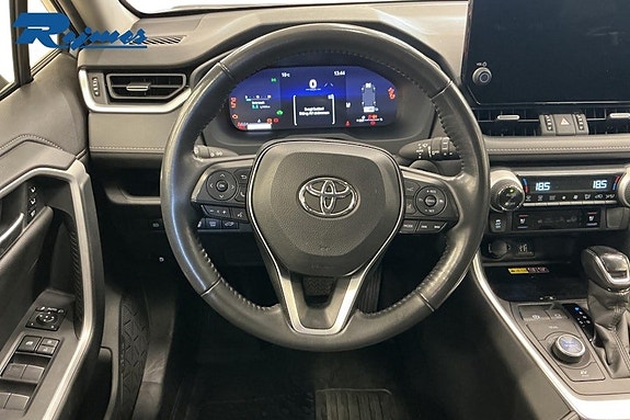 Toyota RAV4 10 of 18
