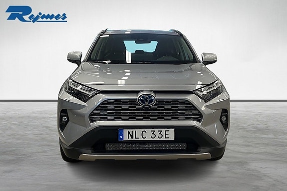 Toyota RAV4 6 of 18