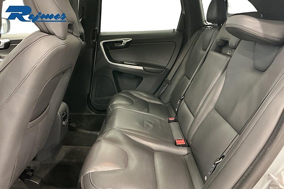Volvo XC60 8 of 18