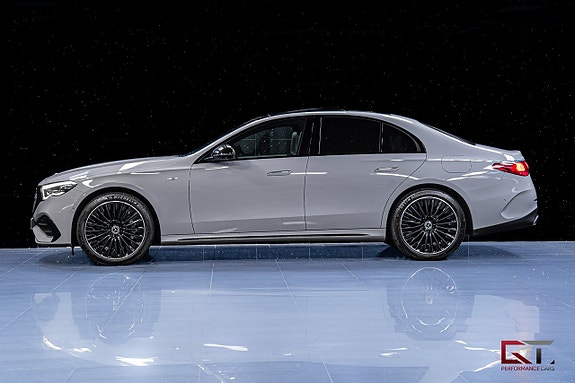 Mercedes-Benz E300 de 4 of 5