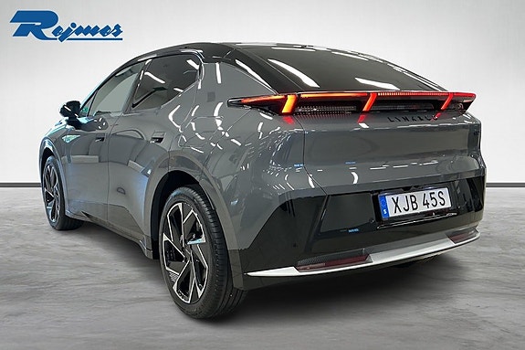 Lynk & Co 02 2 of 13