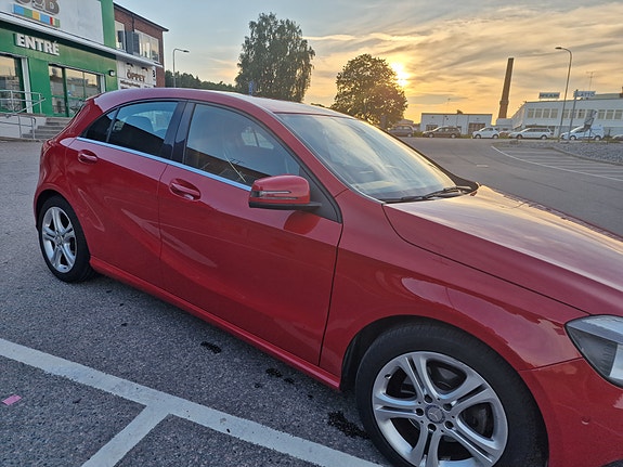 Mercedes-Benz A180 2 of 5