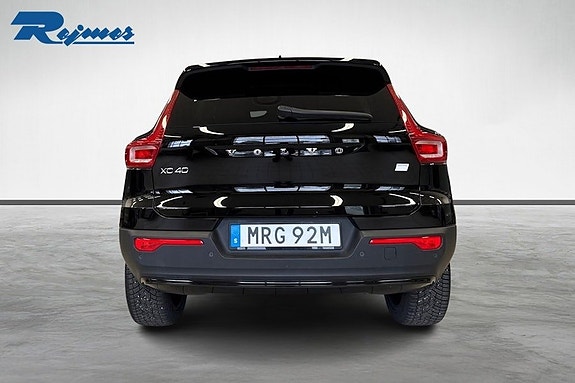 Volvo XC40 4 of 5
