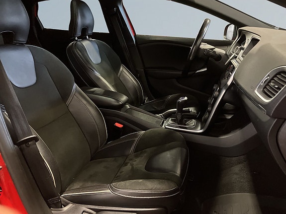 Volvo V40 9 of 20