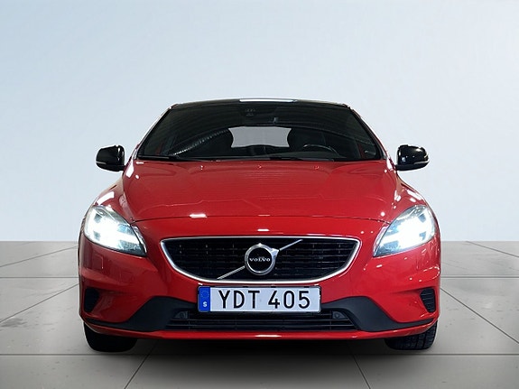 Volvo V40 2 of 5