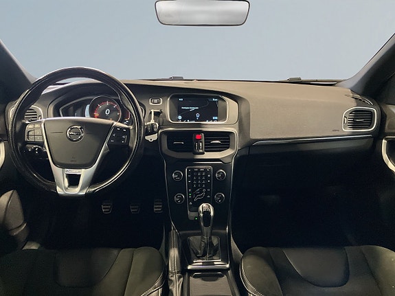Volvo V40 8 of 20