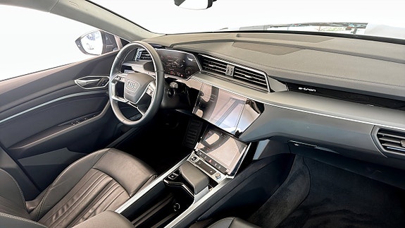 Audi Q8 e-tron 11 of 21
