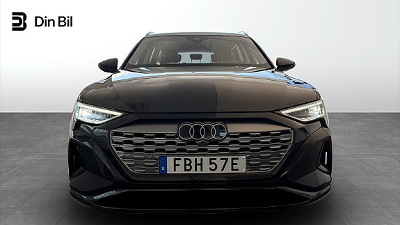 Audi Q8 e-tron 4 of 5