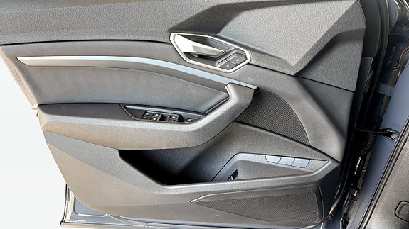 Audi Q8 e-tron 15 of 21