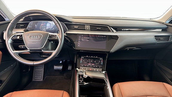 Audi Q8 e-tron 10 of 23