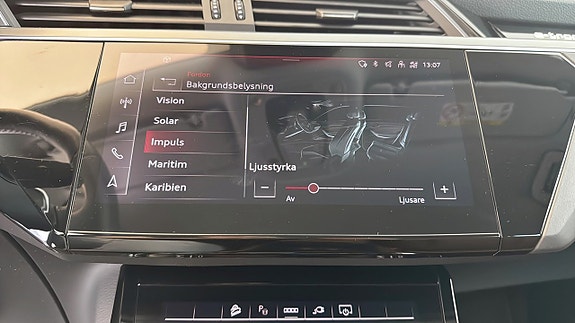 Audi Q8 e-tron 22 of 23