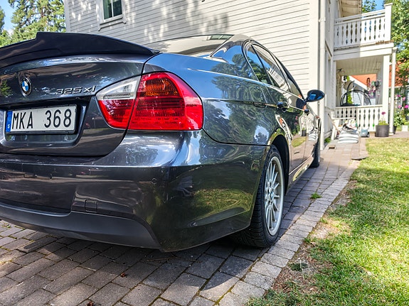 BMW 325Xi 4 of 12