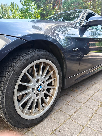 BMW 325Xi 7 of 12