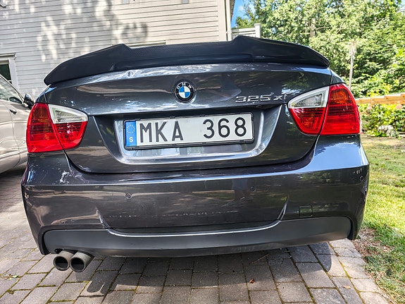 BMW 325Xi 3 of 12
