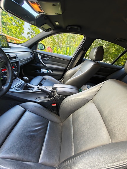 BMW 325Xi 9 of 12
