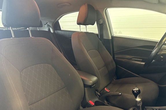 Kia Rio 11 of 17