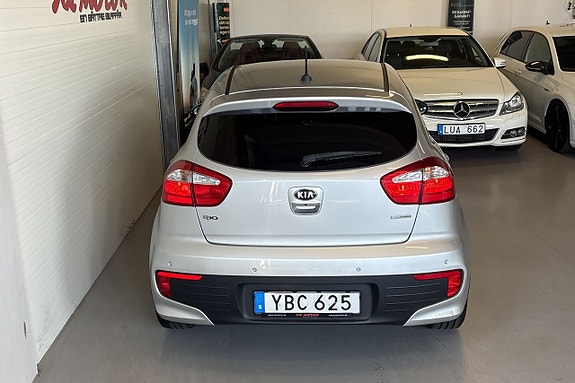Kia Rio 8 of 17