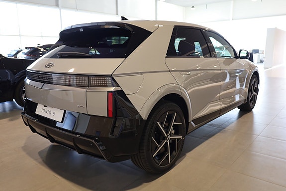 Hyundai Ioniq 5 3 of 5