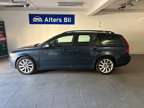 Volvo V50 2 of 5