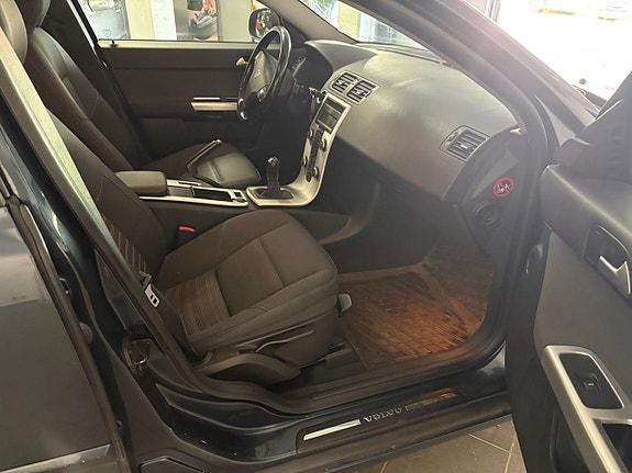 Volvo V50 12 of 16