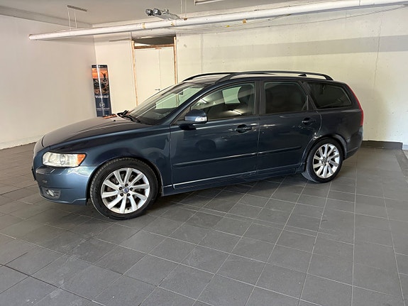 Volvo V50 3 of 5