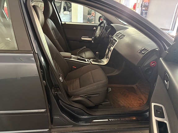 Volvo V50 13 of 16