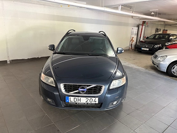 Volvo V50 4 of 5