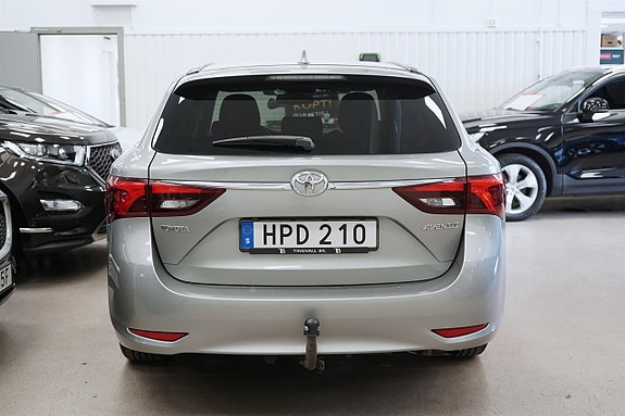 Toyota Avensis 4 of 22
