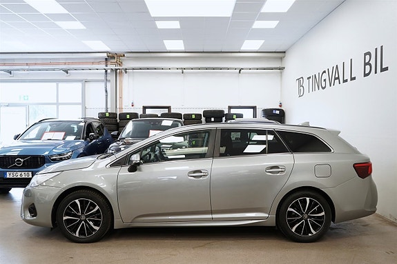 Toyota Avensis 2 of 22