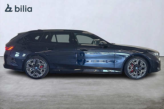 BMW i5 4 of 5