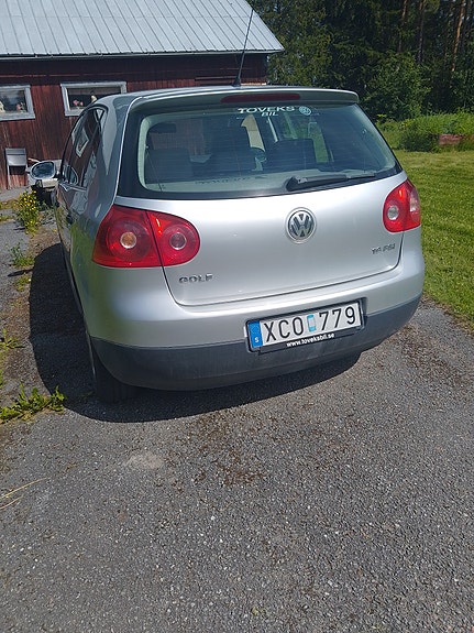 Volkswagen Golf V 2 of 3