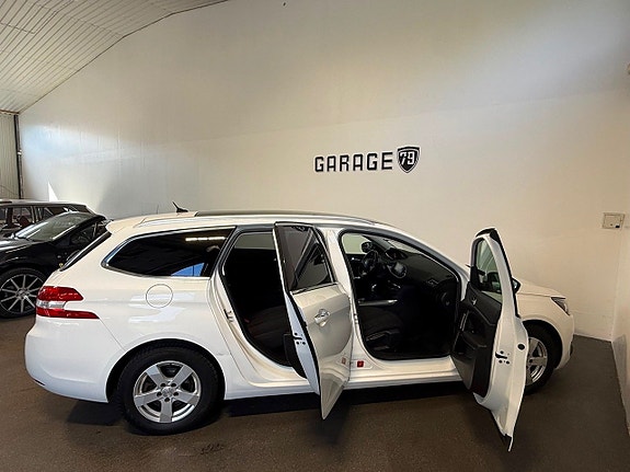 Peugeot 308 SW 8 of 14
