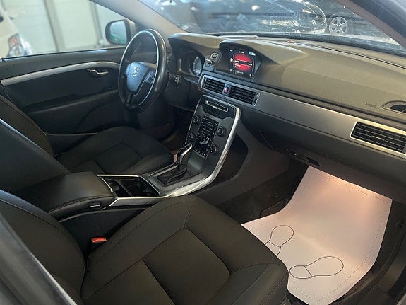 Volvo V70 11 of 24