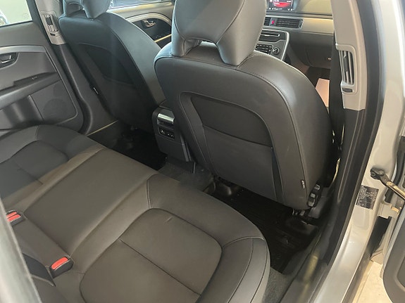 Volvo V70 12 of 24