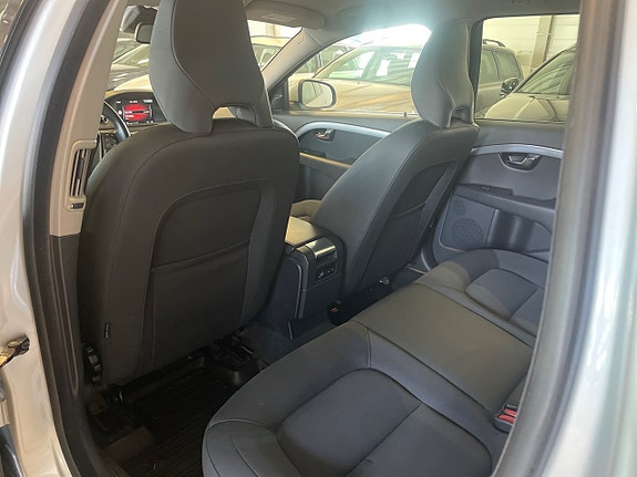 Volvo V70 14 of 24
