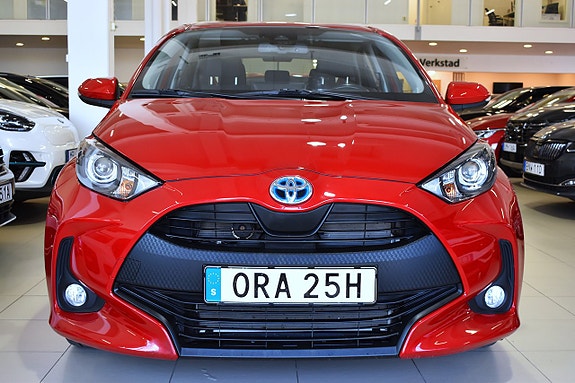 Toyota Yaris 2 of 19