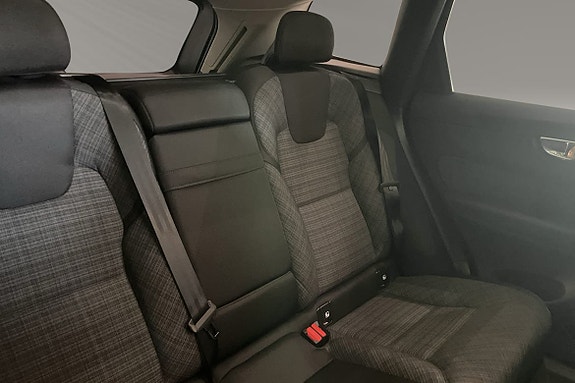 Volvo XC60 11 of 20