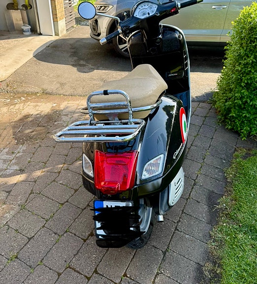 Vespa GTS 300 SUPER SPORT 3 of 5