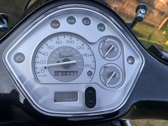 Vespa GTS 300 SUPER SPORT 5 of 5