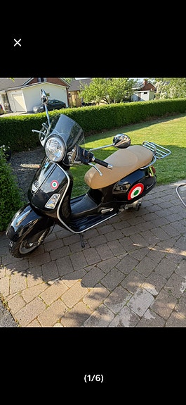 Vespa GTS 300 SUPER SPORT 2 of 5