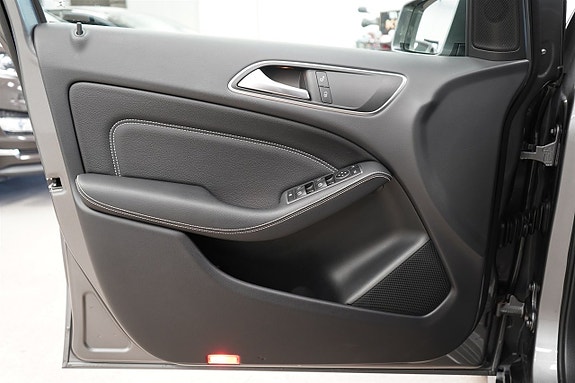 Mercedes-Benz B200 d 14 of 25