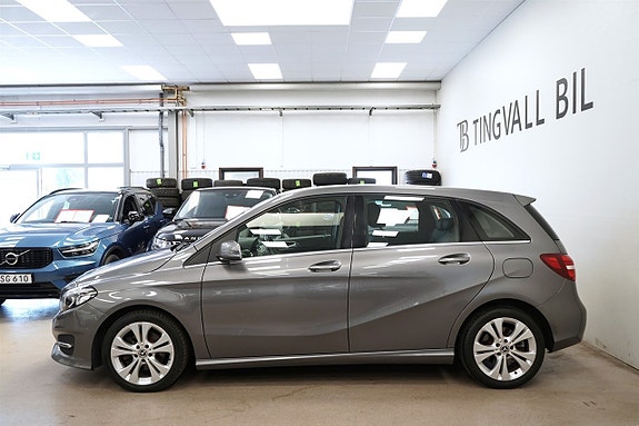 Mercedes-Benz B200 d 2 of 25