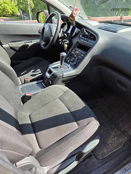 Peugeot 5008 5 of 5