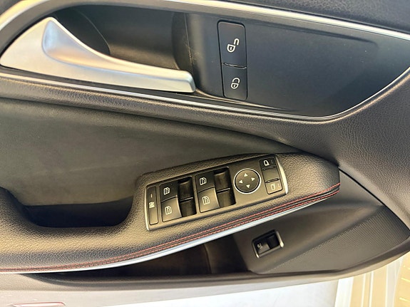 Mercedes-Benz CLA180 23 of 26