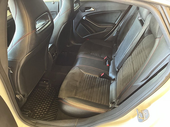 Mercedes-Benz CLA180 13 of 26