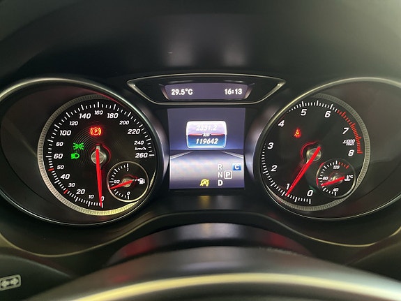 Mercedes-Benz CLA180 16 of 26